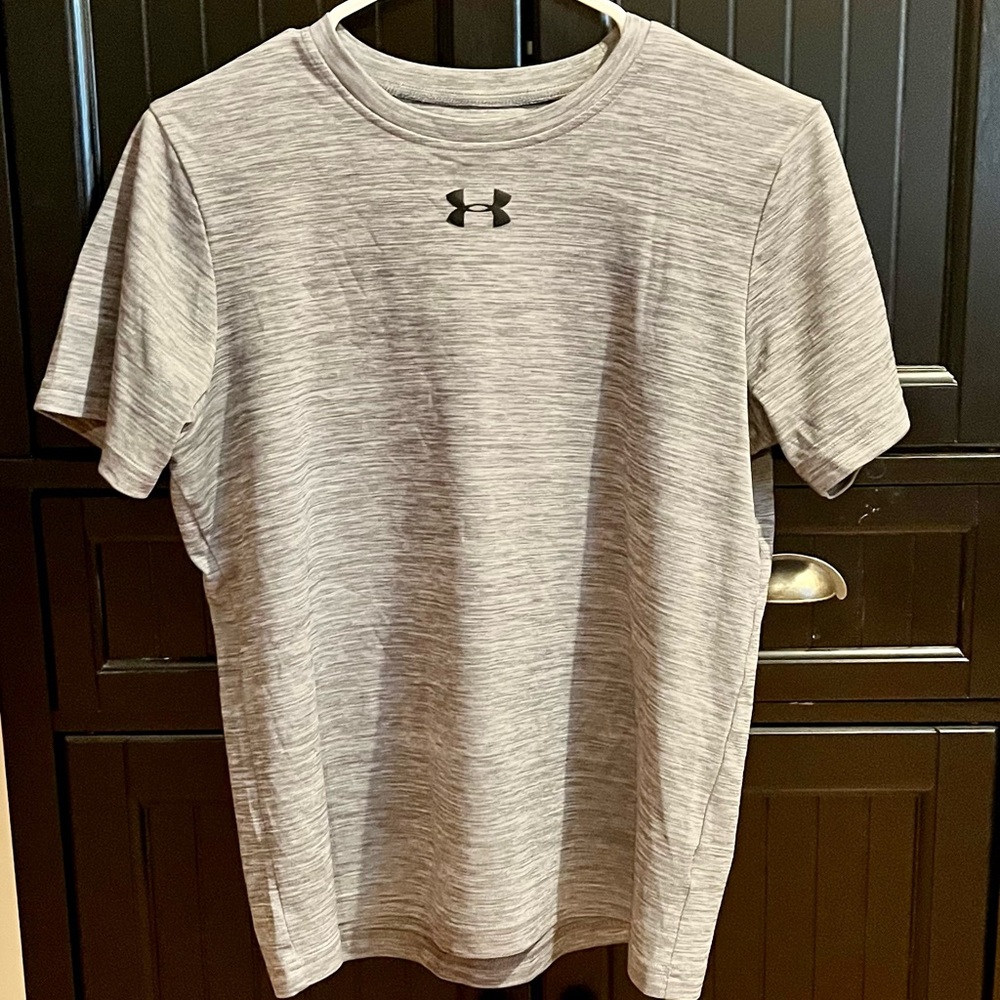 Boy’s Under Armour Heat Gear T-shirt, Large, Gray